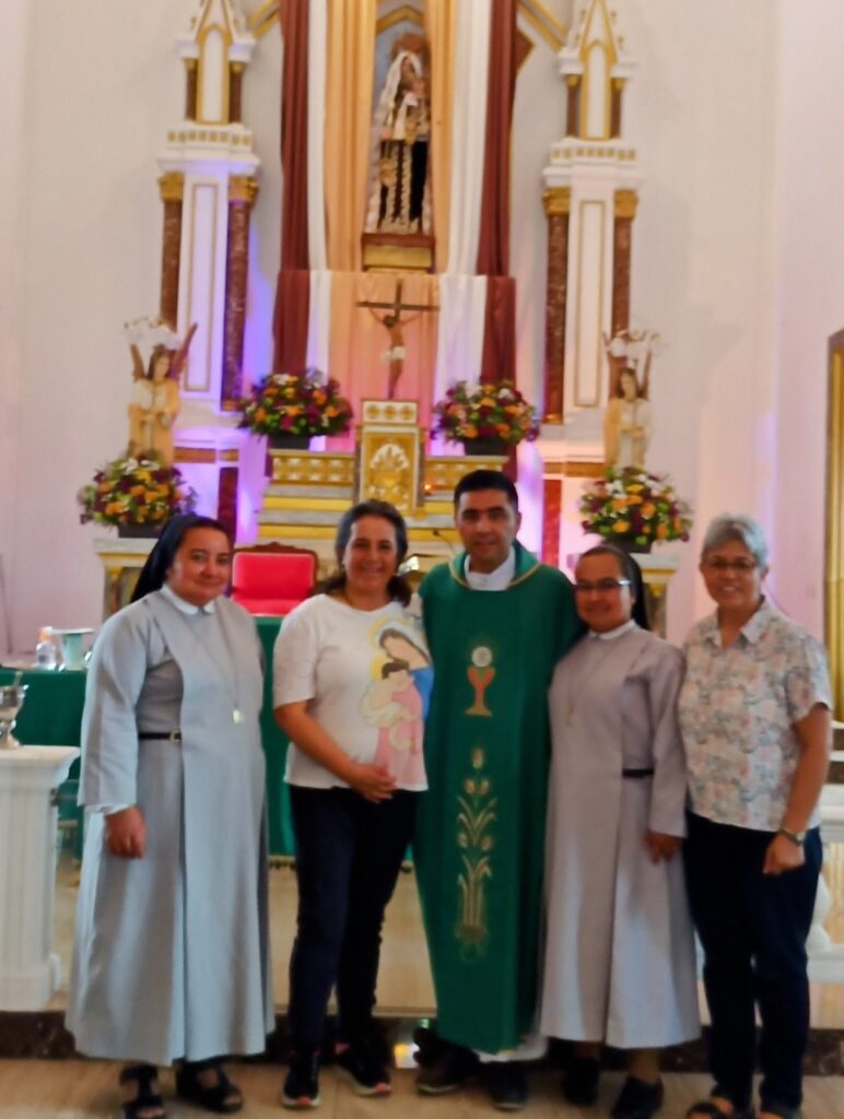 Encuentro con jóvenes en colegios del municipio, un equipo de religiosas/os. Acogida maravillosa y receptividad en los jóvenes